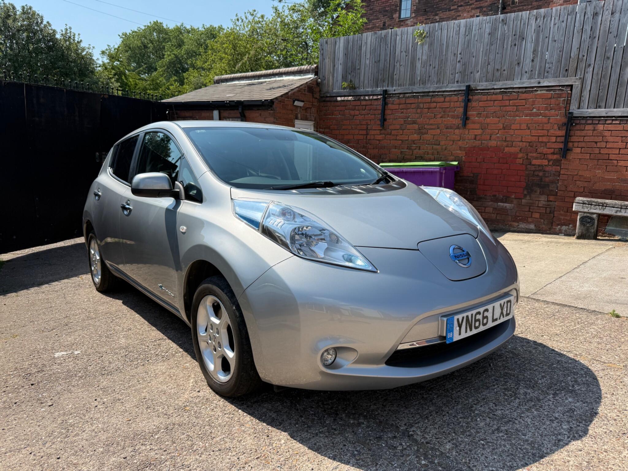 2016 NISSAN LEAF